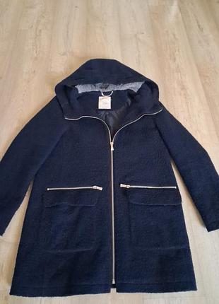 Пальто букле с капюшоном