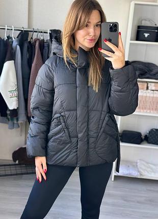 Зимна жіноча куртка