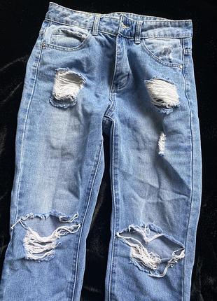 Джинси приталені