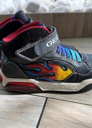 Снікерси geox