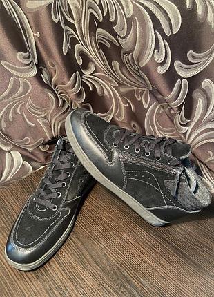 Кросівки шкіряні жіночі medicos