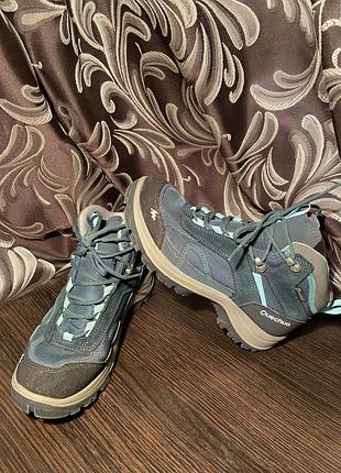 Трекінгові жіночі ботінки quechua