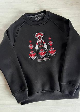 Свитшот с вышивкой мотанка-бегиня