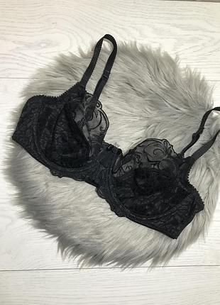 Тонкий бюстик з вишитою сіточкою