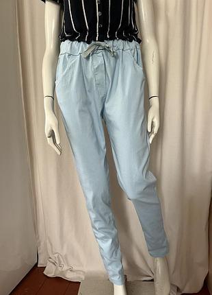 Жіночі блідо-блакитні легкі брюки,італія,м