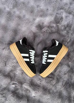 Жіночі кросівки