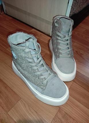 Теплі черевики