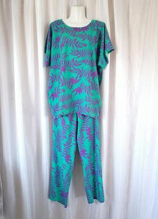 Летний костюм яркий принт тропические листья размер указан на бирке 50-54 футболка полуобхват груди 64 см полуобхват бедер 60 см длина от плеч