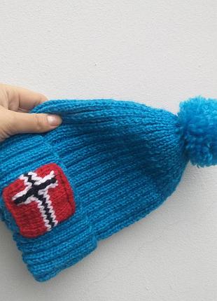 Дуже красива яскраво-блакитна шапка напапири napapijri