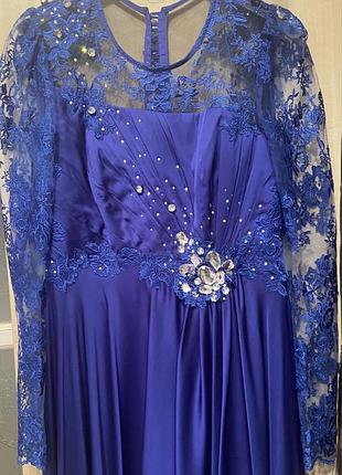 Жіноче вечірнє плаття.