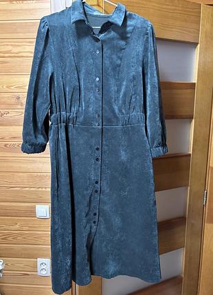 Сукня смарагдового кольору