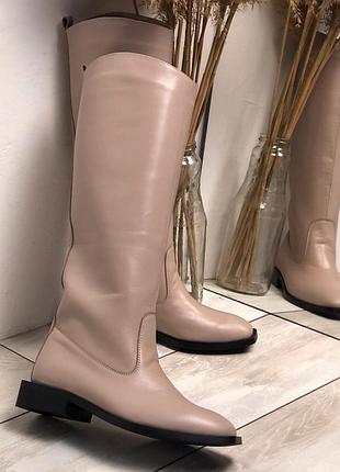 Сапоги трубы бежевые кожаные с квадратным мысом на плоской подошве