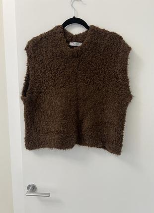 Коричневий жилет з букле українського бренду kosa knitwear