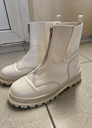 Ботінки челсі,сапожки білі