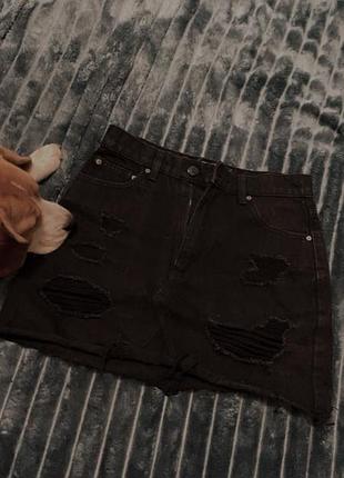 Чорна спідниця джинс з потертостями