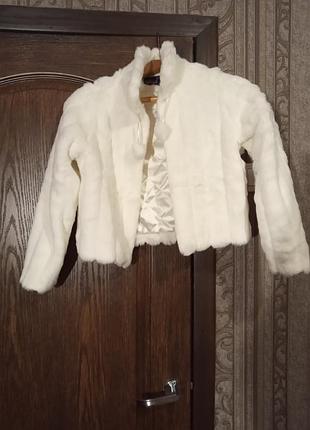 Шубка беленькая