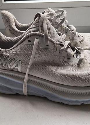 Жіночі спортивні кросівки hoka, розмір 40.