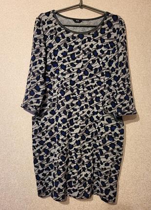 Платье  в абстрактный принт