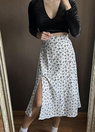 Спідниця з розрізом