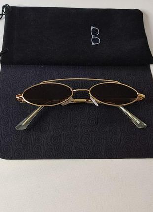 Солнцезащитные очки с разными цветами линз