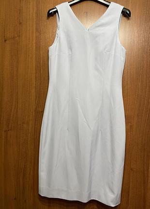 Голубое платье