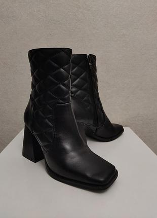 Стеганые ботинки