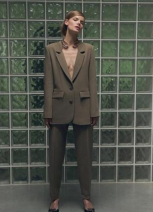Жіночий костюм stimma, піджак і брюки.