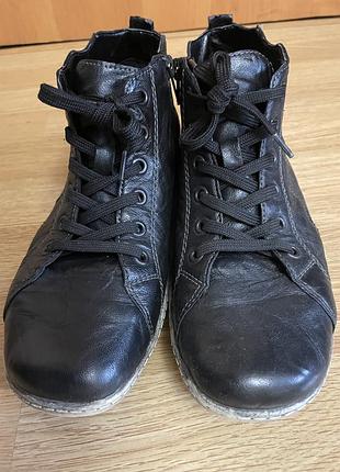 Брендові легкі.зручні черевики на замку