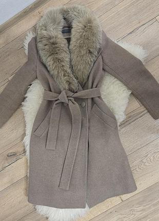 Пальто натуральная шерсть, натуральный воротничок из меха песца. 
бренд o.z.z.e  
размер 44, цвет кэмел