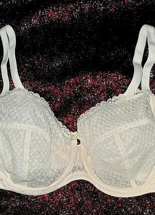Класичний бюстгальтер на пишний бюст.