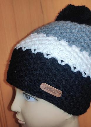 Стильная фирменная зимняя шапочка шапка. areco.54-56