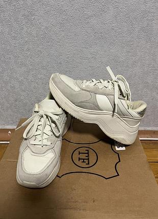 Кросівки жіночі zara