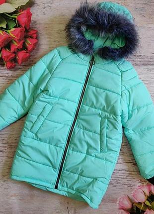 Дуже гарна та тепла куртка- пальто зима, утеплювач силікон 300 + підкладка із хутра дуже якісна фурнітура на рукавах