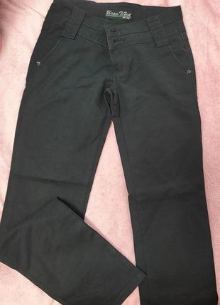 Прямые гладкие джинсы 29 г.