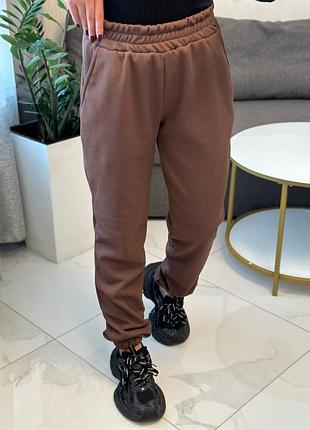 Шоколадные утепленные флисом джоггеры с карманами на резинке