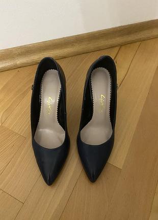 Жіночі туфлі