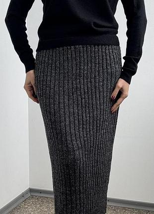 Вʼязана спідниця в рубчик, у складі 30% вовна