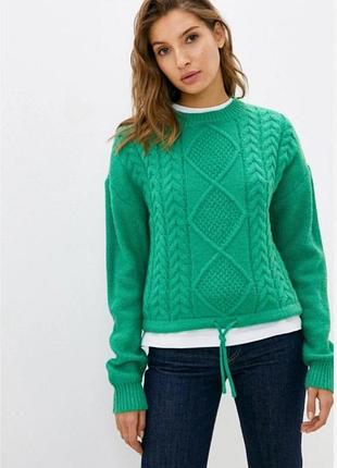 Светр в трендовому кольорі