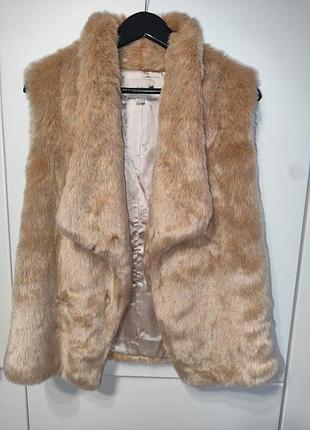 Меховая жилетка женская