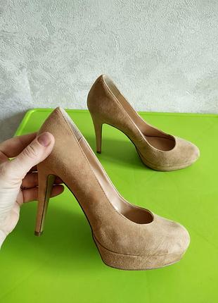 Жіночі шкіряні замше бежеві нюдові туфлі 37 розміру від бренду bata