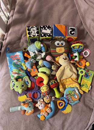 Іграшки бряскальця кубики