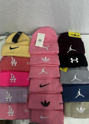 Розпродаж шапок