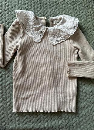 Бежевий гольф із мереживним комірцем 4