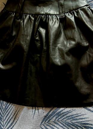 Юбка экожа, атласная подкладка, хорошего качества, новая. размер 36. nikkie.
