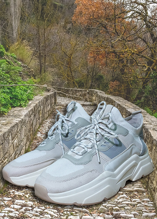 Классные  кроссовки на объемной подошве с эфектом носка.. h&m. размер  42.