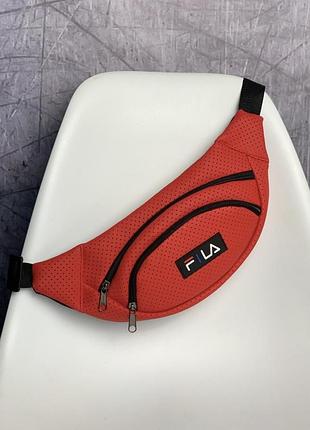 Br s  бананка из перфор. кожзаменителя красная fila (большой логотип)