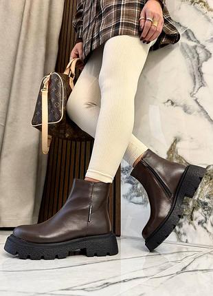 Зручні шоколадні трендові черевики