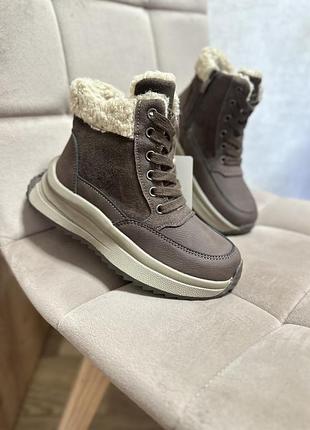 Зимові черевики на дівчинку