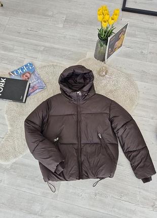 Жіноча зимова куртка з капюшоном