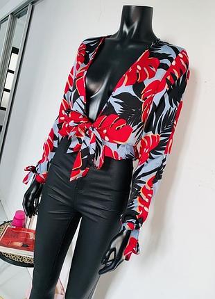 Яркая женская блузка missguided с глубоким вырезом и завязкой на талии